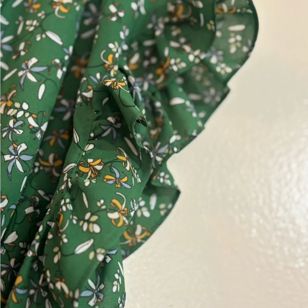 Max Studio Green Floral Tie-Waist V-Neck Blouse - Picture 5 of 8